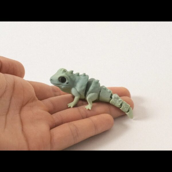 Mini Flexi Knitted Iguana – Poseable Amigurumi Lizard Toy - Image 3