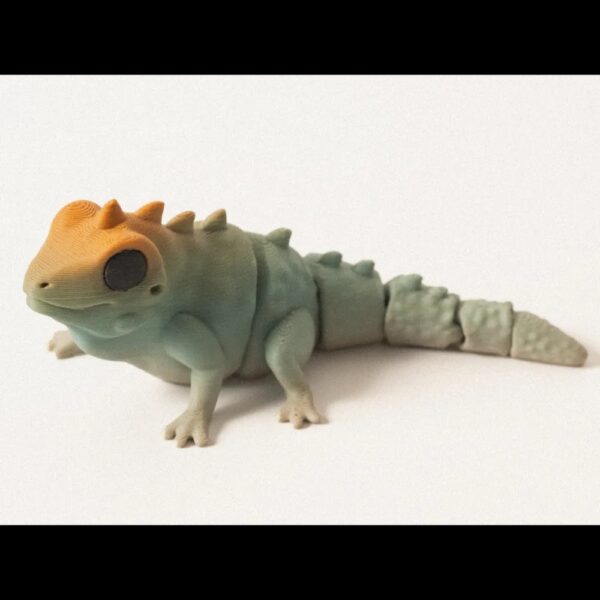 Mini Flexi Knitted Iguana – Poseable Amigurumi Lizard Toy - Image 2